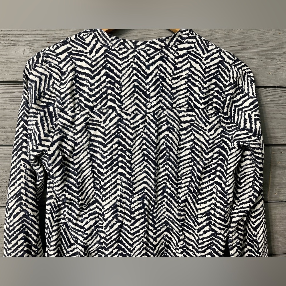 Joe’s Jeans Silk Animal Chevron Print Long Sleeved Button Up Blouse Sz XS Summer - Picture 10 of 13